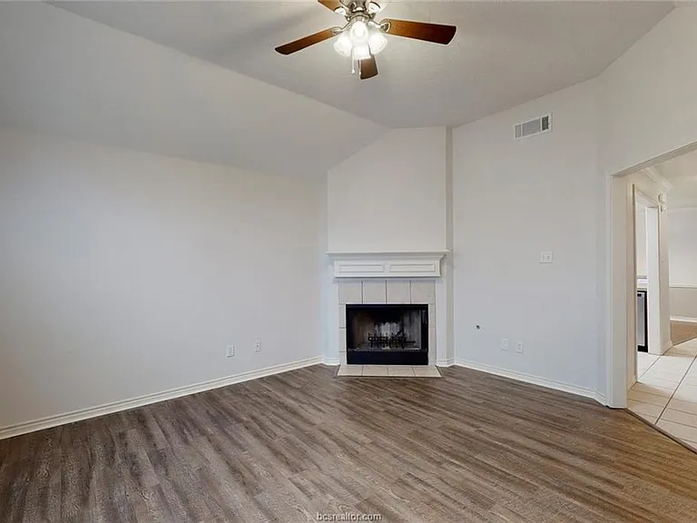 4015 Pomel Dr — Photo 2