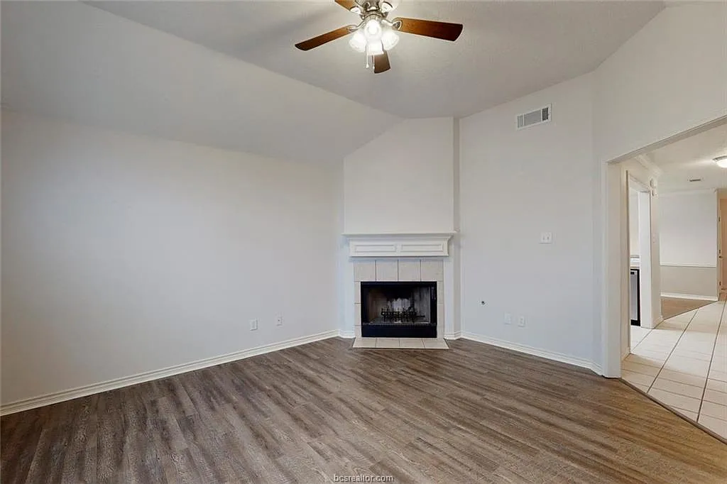 Building Photo - 4015 Pomel Dr