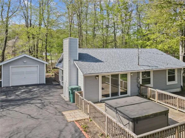 209 Greenbriar Cir, Tobyhanna, PA 18466