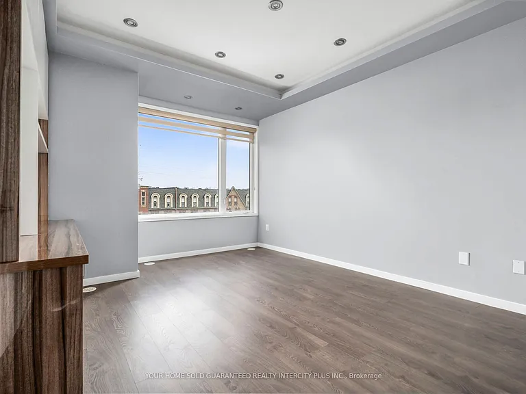 3910 Major Mackenzie Dr — Photo 29