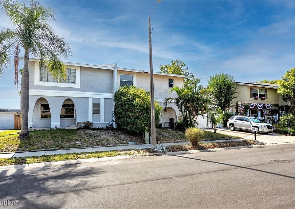 1st image of 2069R Los Lomas Dr