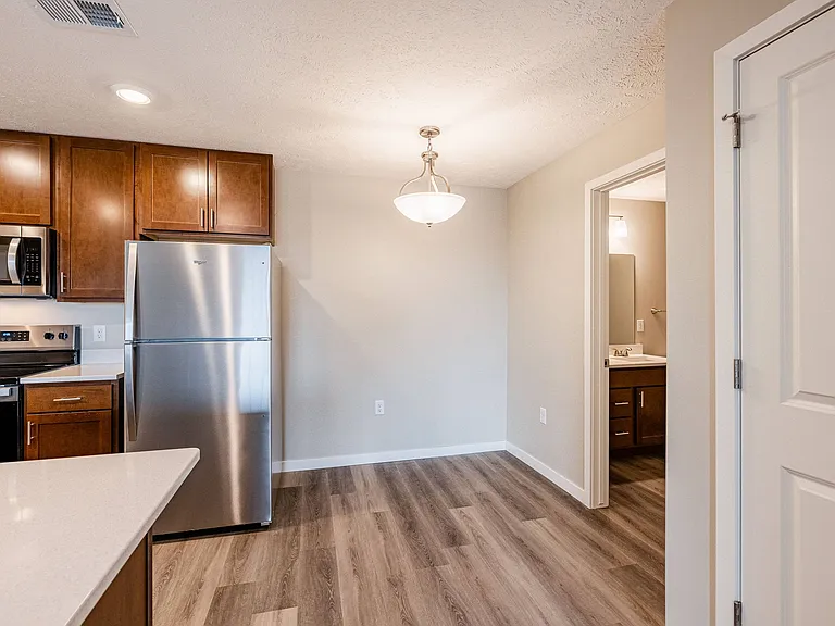 Kings Ridge Apartments — Photo 26