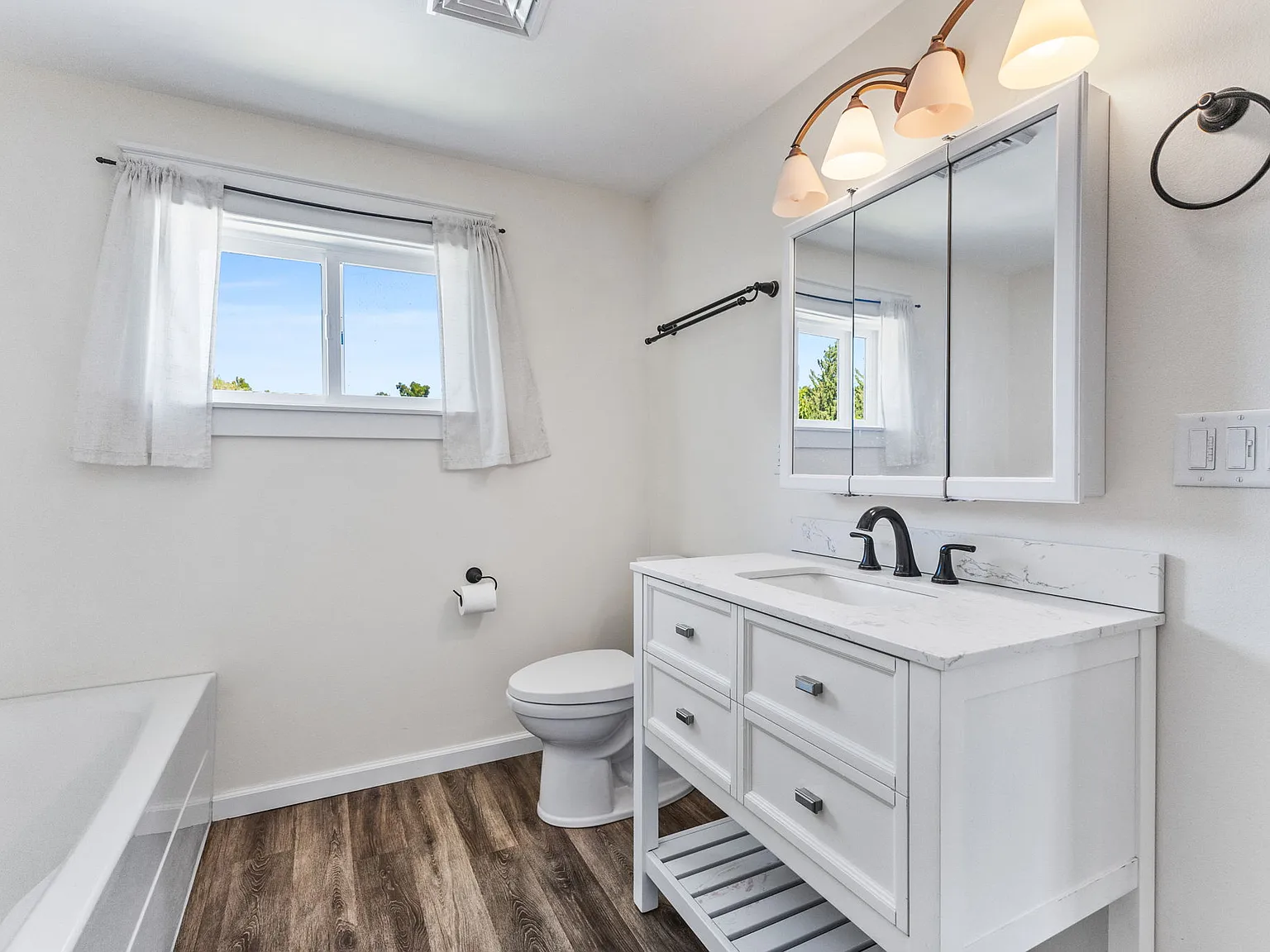 2210 Hazel Ave NE — Photo 4