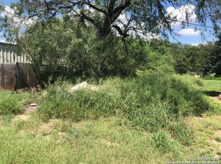 305 S Hill St, Three Rivers, TX 78071