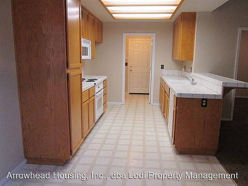 5th image of 247 Hartford Dr