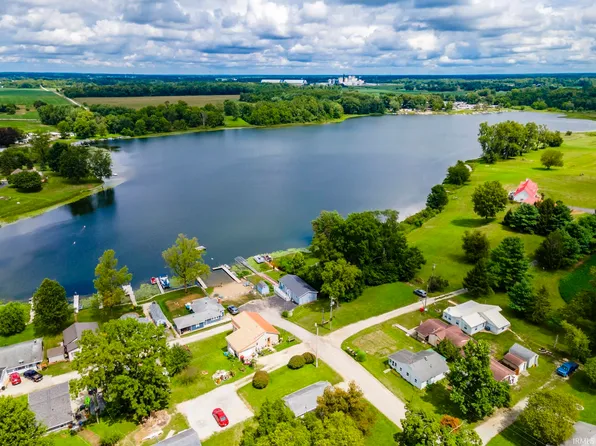 8828 S South Hill Dr, Silver Lake, IN 46982