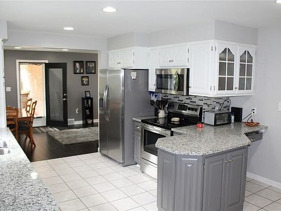 5th image of 111 Greenhill Dr
