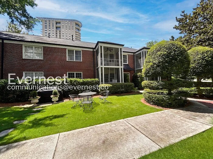 2 bed, 1.0 bath, 1050 sqft, $1,995 — Photo 4