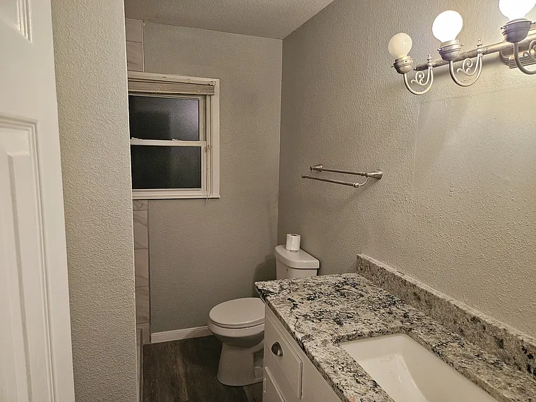 504 Walnut Creek Dr — Photo 3