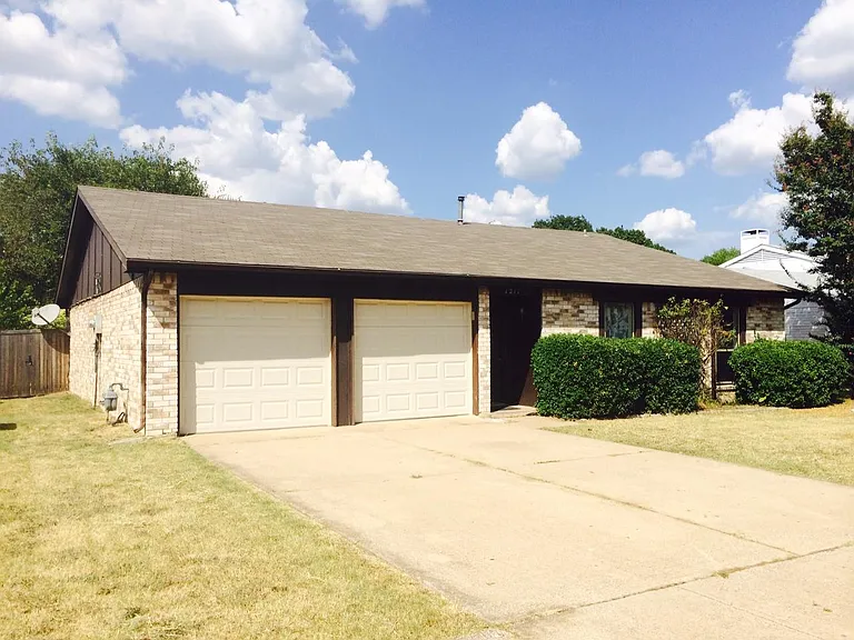 1211 Brush Creek Dr — Photo 5