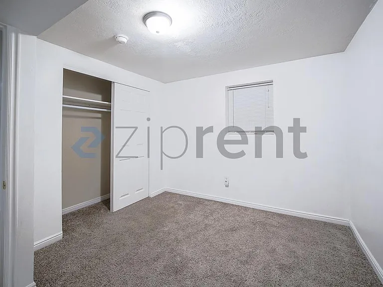696 N Center St — Photo 27