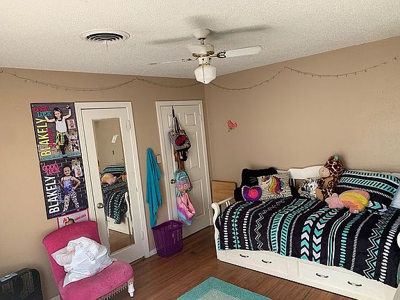 4th image of 212 Dogwood Ln
