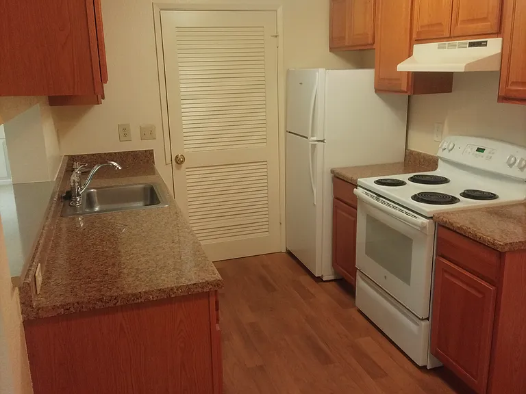 Villa Serena Apartments — Photo 18