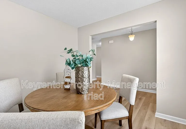 2703 Stafford St — Photo 42