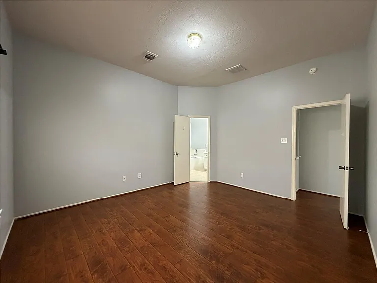 9803 Hallmark Ln — Photo 11