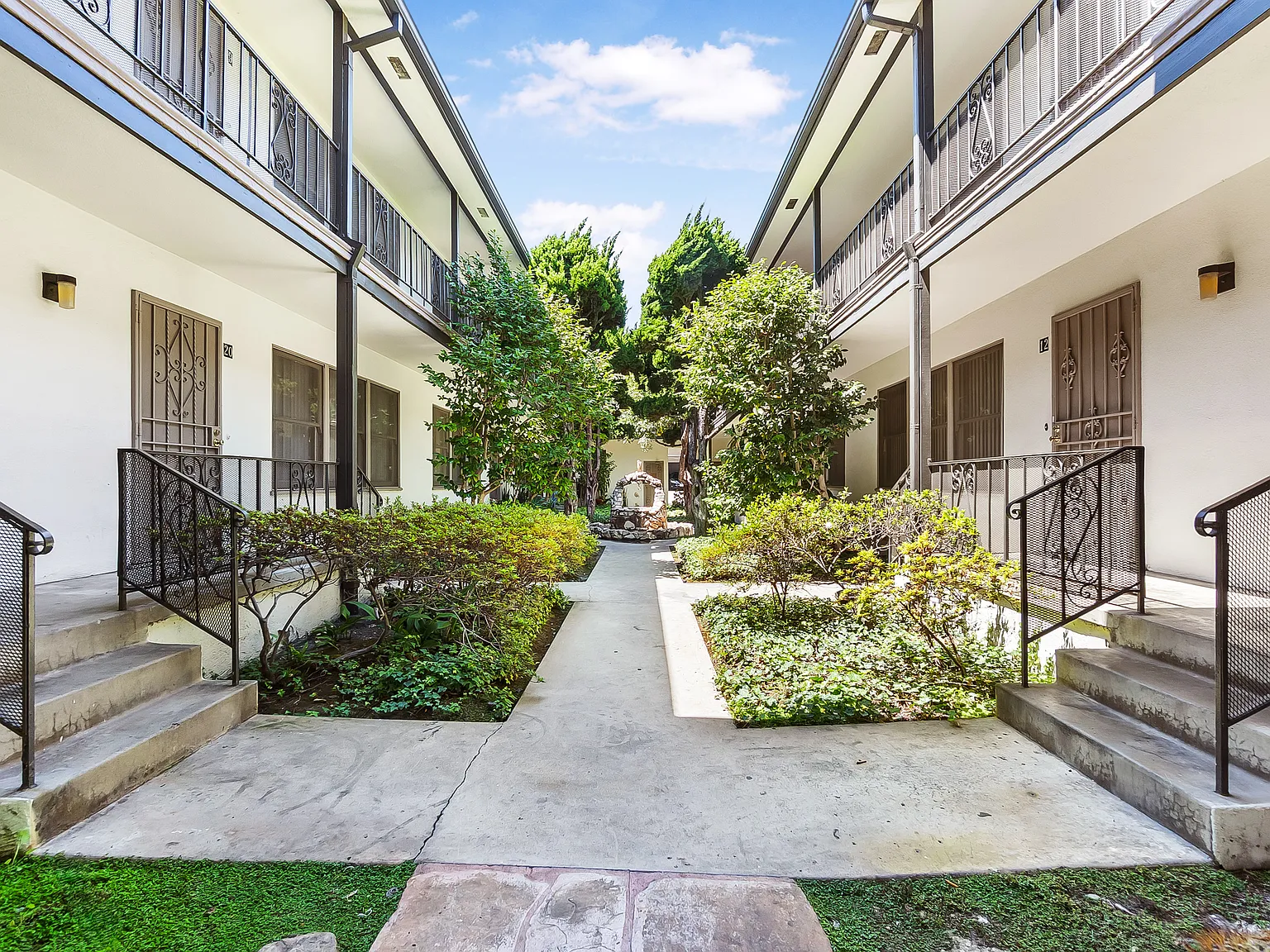 Ladera Gardens — Photo 4
