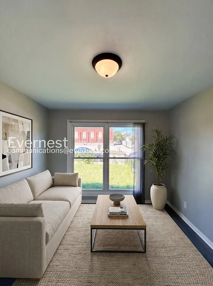 3 bed, 1.5 bath, 932 sqft, $1,600 — Photo 2