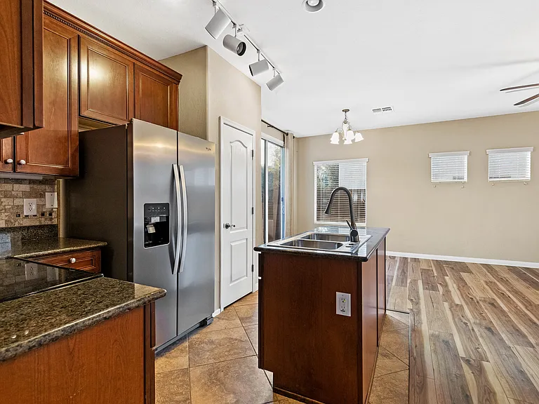 4311 E Carla Vista Dr — Photo 5