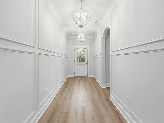 3rd image of 1476 Burriss Rd.