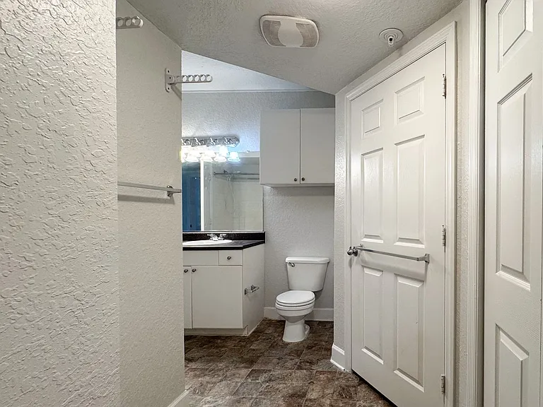 202 E South St #3044 — Photo 9