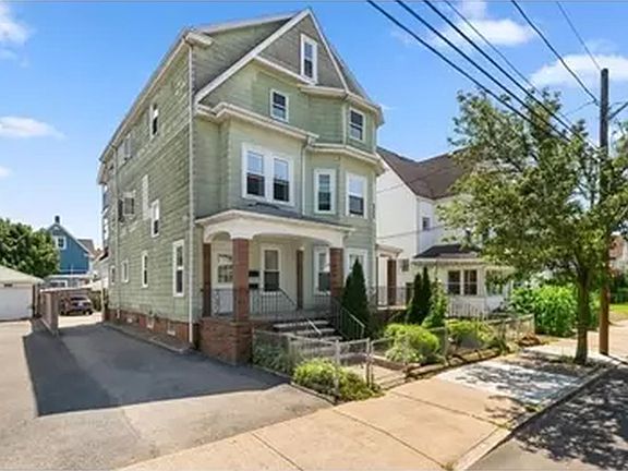5th image of 39 Dean St #3