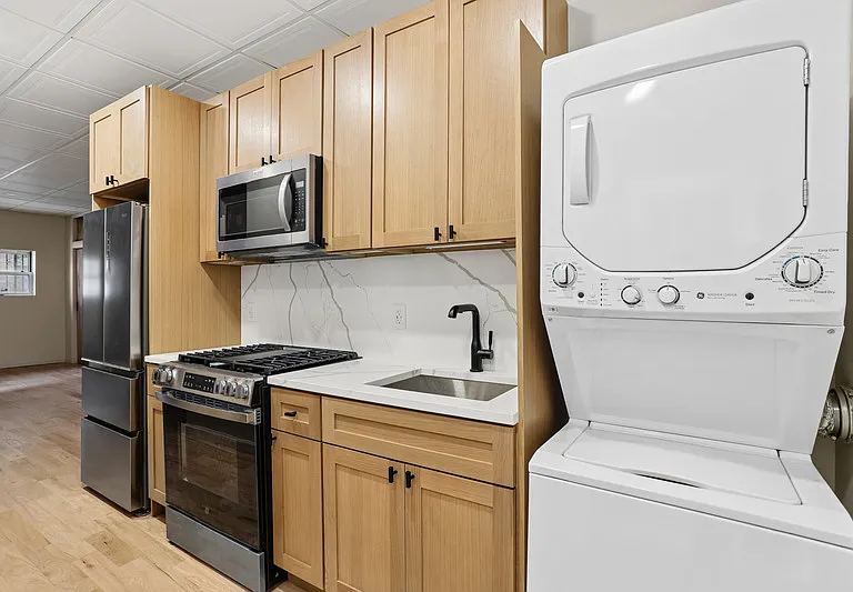 315 Leonard St #1B — Photo 2