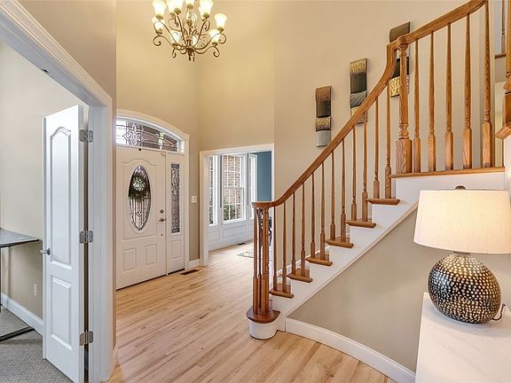 4th image of 3906 Curlytail Ct