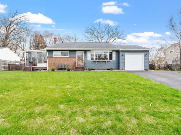 51 Red Fox Dr, Albany, NY 12205