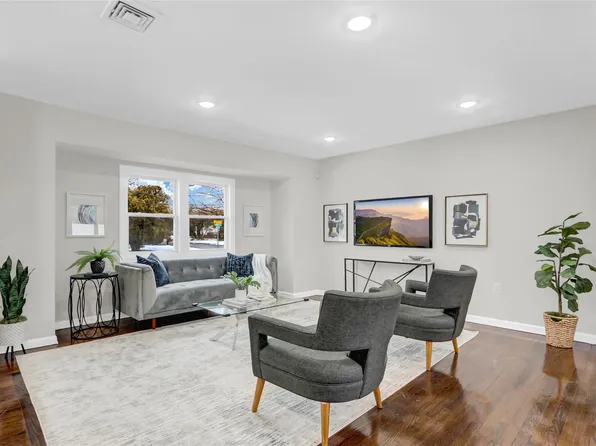 501 Fulton Place, West Babylon, NY 11704