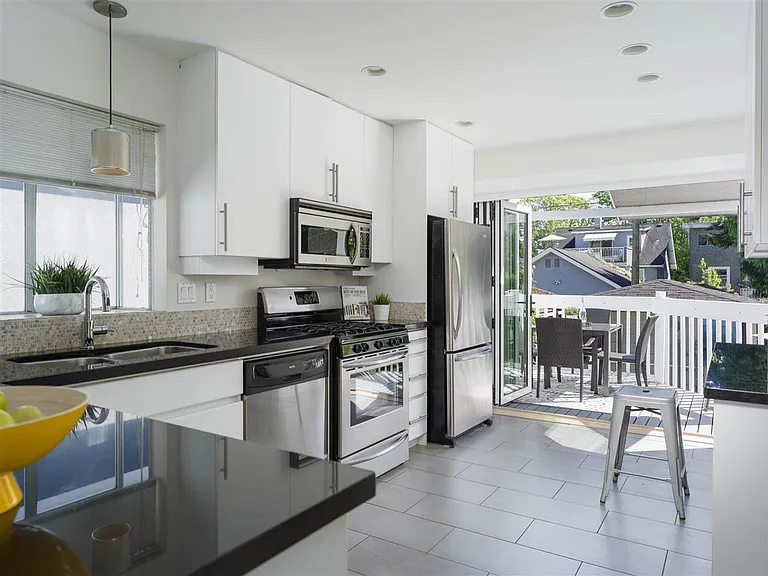 2850 W 14th Ave — Photo 14
