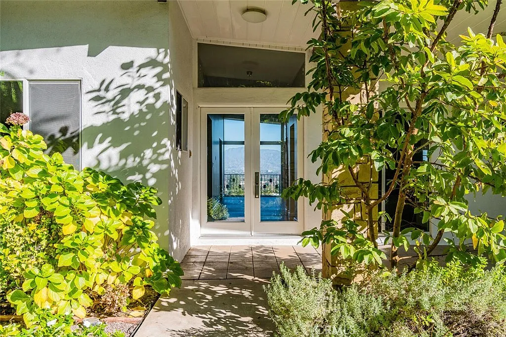 3 bed, 2016 sqft, $8,000 — Photo 4