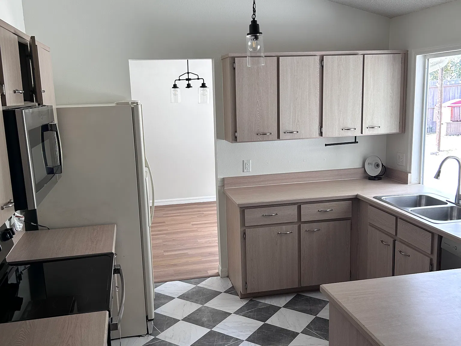 3 bed, 1732 sqft, $1,895 — Photo 4