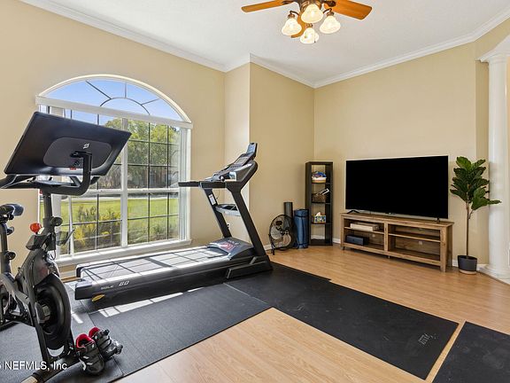 5th image of 11529 SUMMER BROOK Court