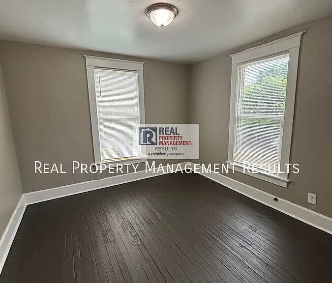 815 E Gum St — Photo 9