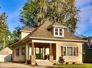 913 6th St, Monett, MO 65708