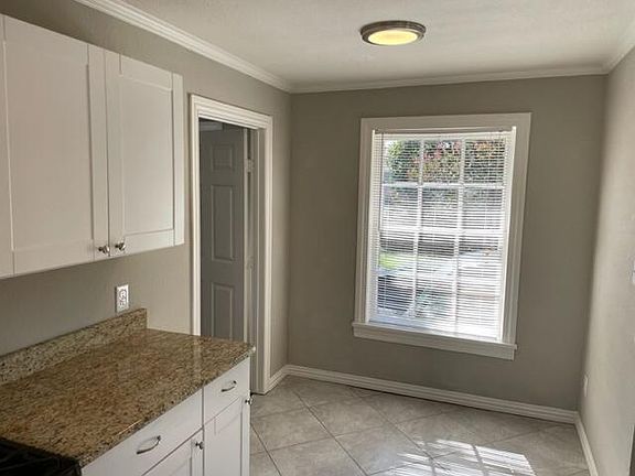 4th image of 1905 Clover Ln