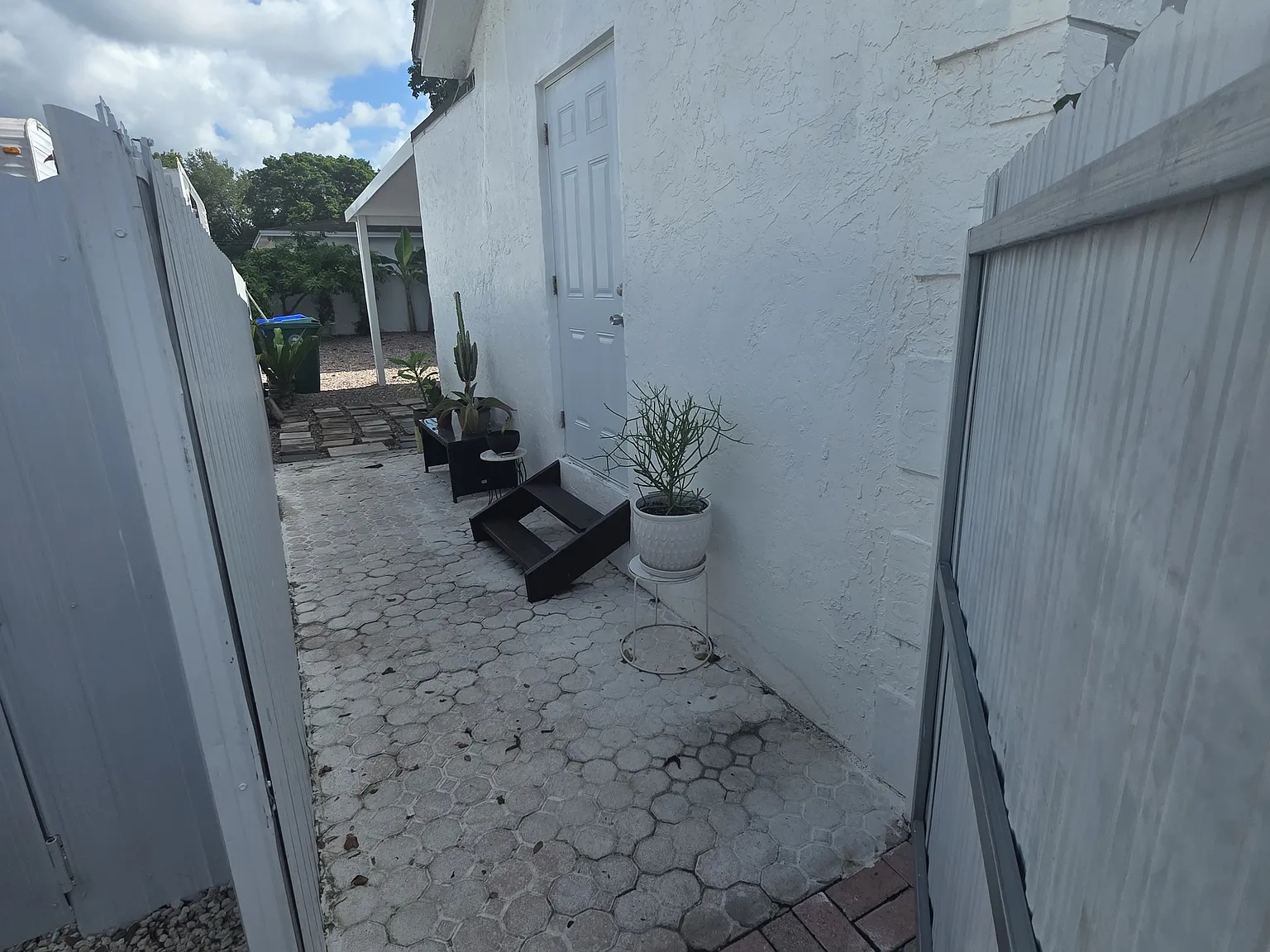 1 bed, 350 sqft, $1,250 — Photo 4