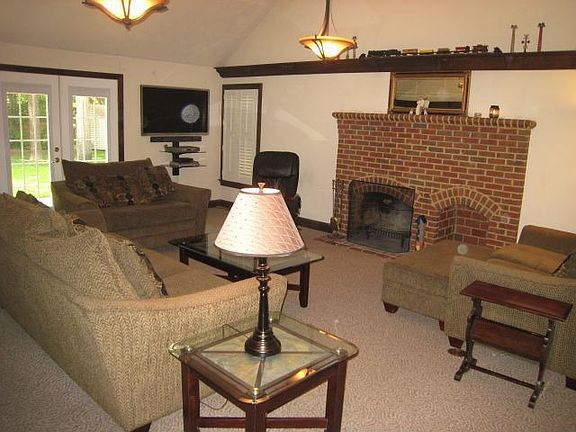 2nd image of 905 Royal Oak Close