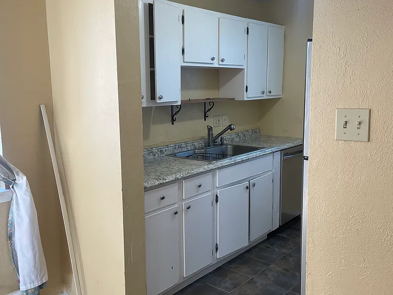 345 W Breed St — Photo 3