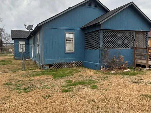 1337 3rd St, Hempstead, TX 77445