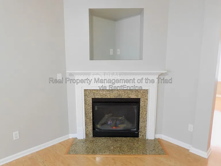 8 Rockport Ct — Photo 4