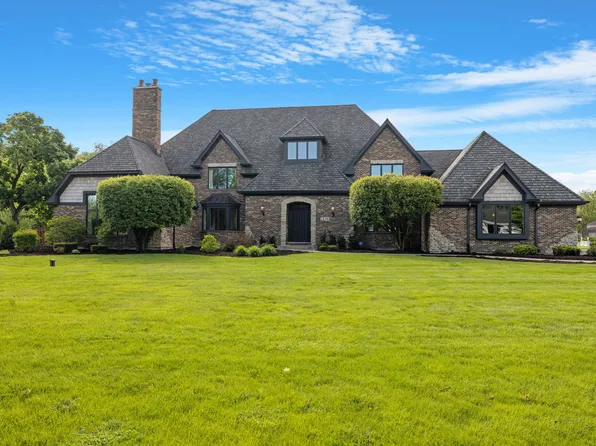 1S141 Cantigny Dr, Winfield, IL 60190