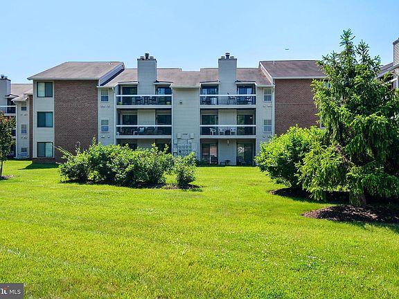 3rd image of 1102 Castle Harbour Way Unit 2B
