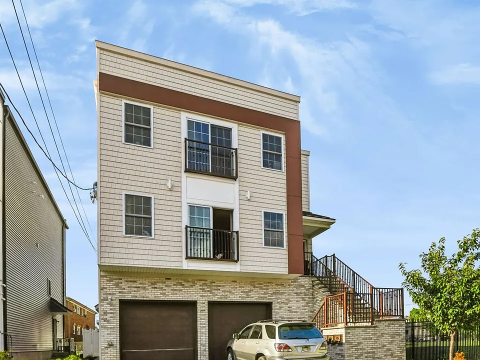 313 Doyle St #2