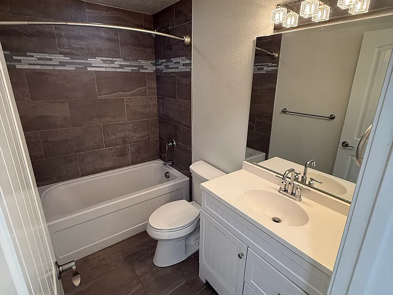 1108 S Kellogg St — Photo 8