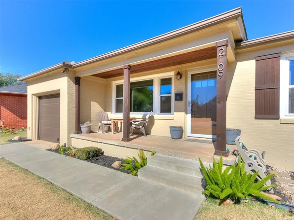2109 Carlisle Rd, The Village, OK 73120