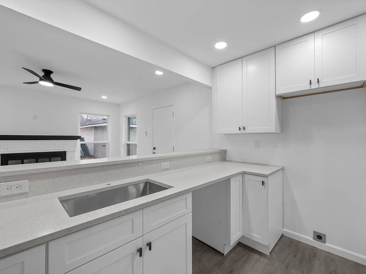 3 bed, 1328 sqft, $2,100 — Photo 3