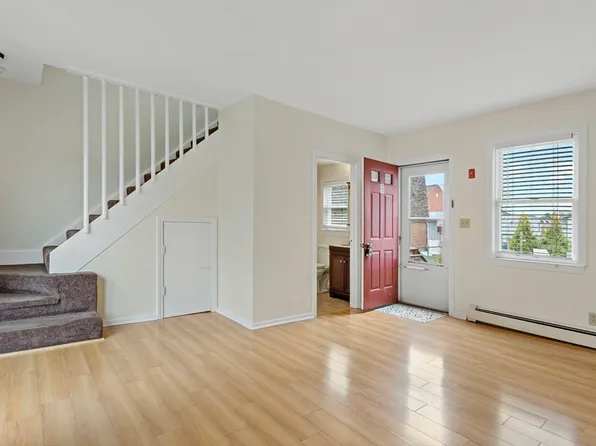 6 Wallace Ave Unit 1, Buzzards Bay, MA 02532