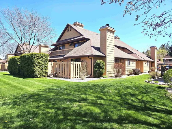 1381 W 18th Ave, Oshkosh, WI 54902