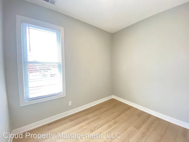 2142 S Fairfield Ave #2R — Photo 6